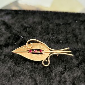 Vintage 18k Gold Brooch with 3 stones